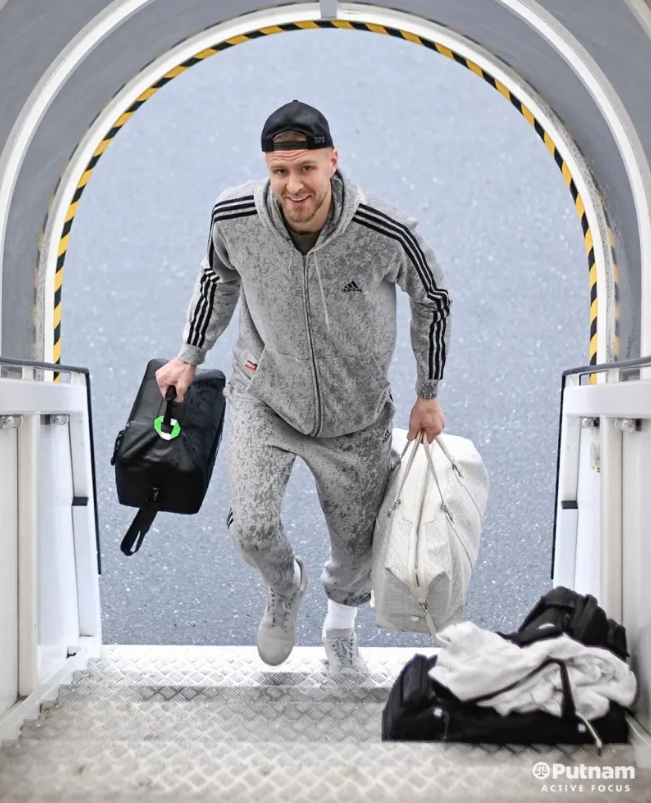  凯尔特人队飞往西部备战与勇士对决