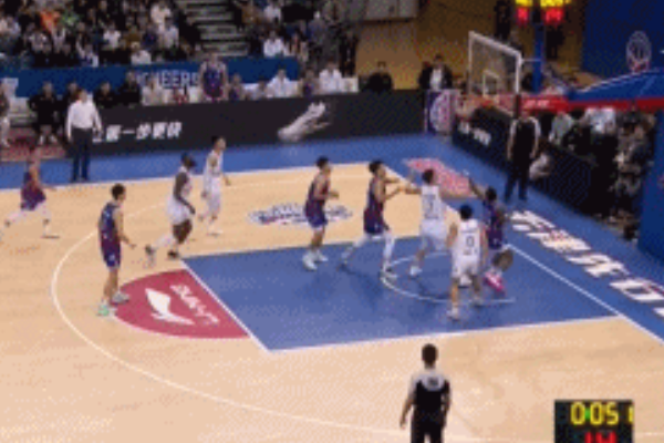  李荣培助天津荣钢惊险逆袭连得5分领先北京北控