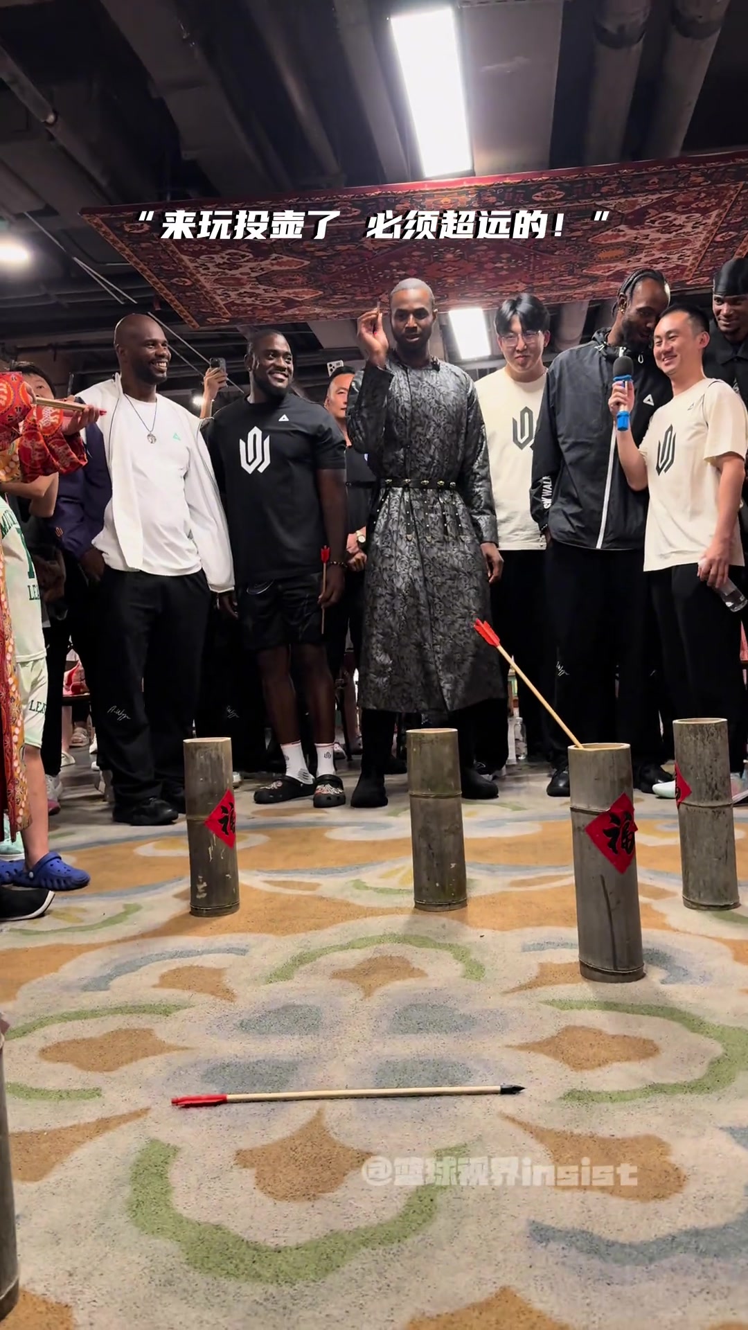  妥妥驸马爷维金斯穿古装斗舞玩投壶喝胡辣汤