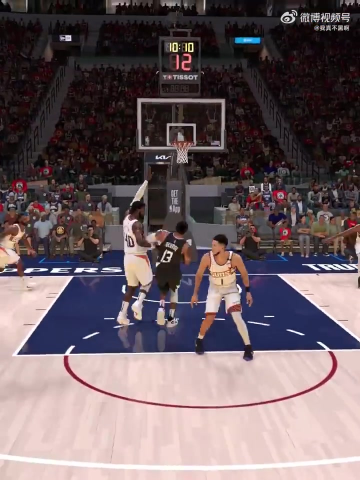  在丝滑这方面真的很权威球迷在2K中熟练操作保罗-乔治