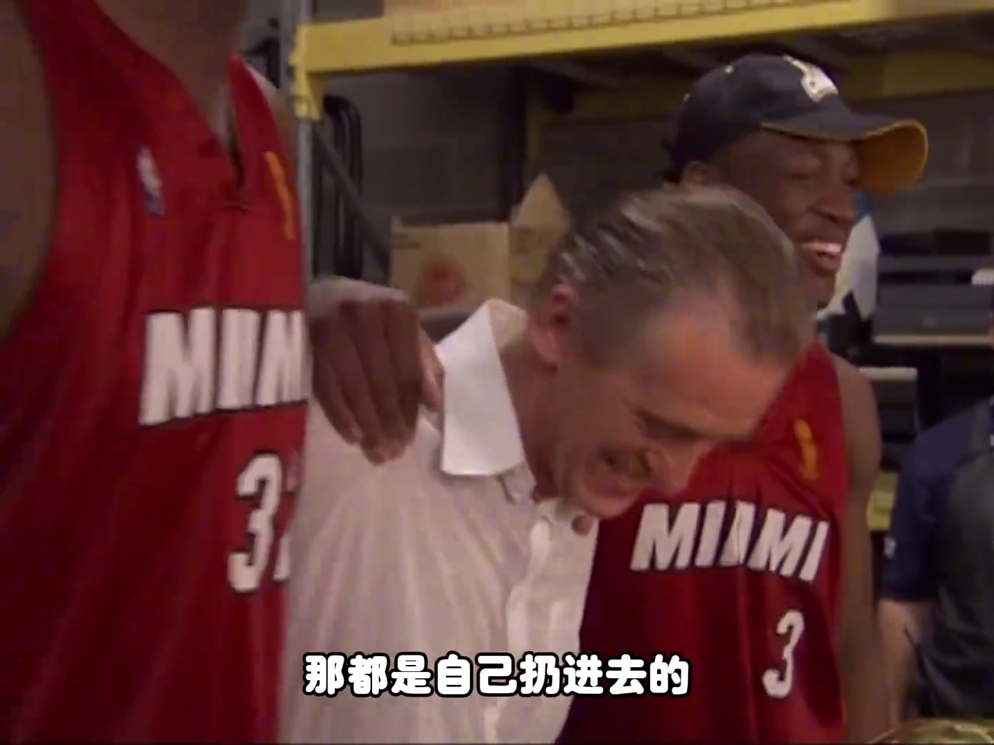  杨毅06年韦德确实有裁判给哨但那些中距离都是用实力投进的