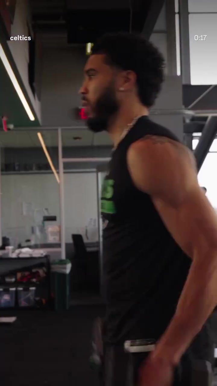  恢复神速塔图姆回归训练场进行跑动投篮等多项训练