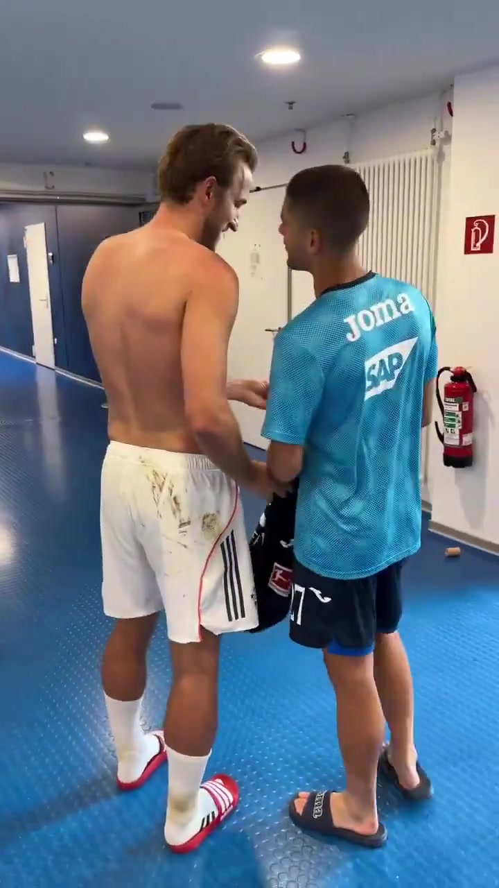  凯恩这身材充分说明神锋不靠堆肌肉